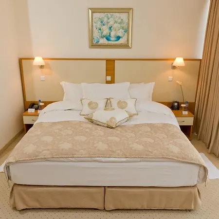 Apollo - , Indoor & Outdoor Pools & Individual Ac In Every ホテル 4*